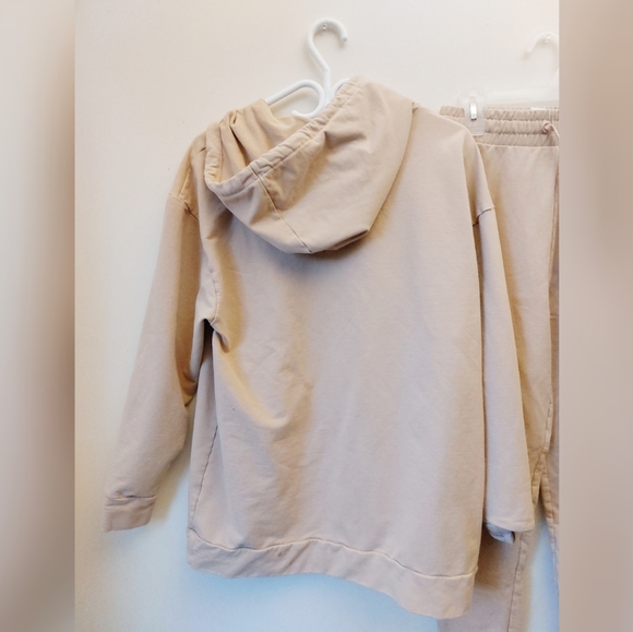 Beige jogger set - Picture 2 of 8